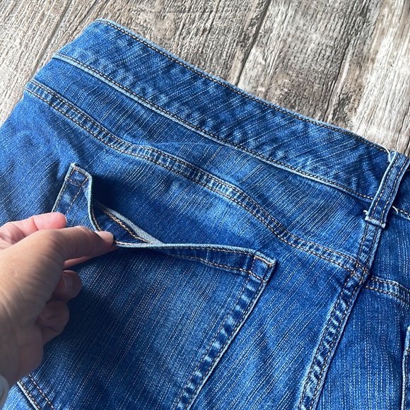 TORRID #FEEL THE FIT DENIM SHORTS, 22 - Picture 6 of 10